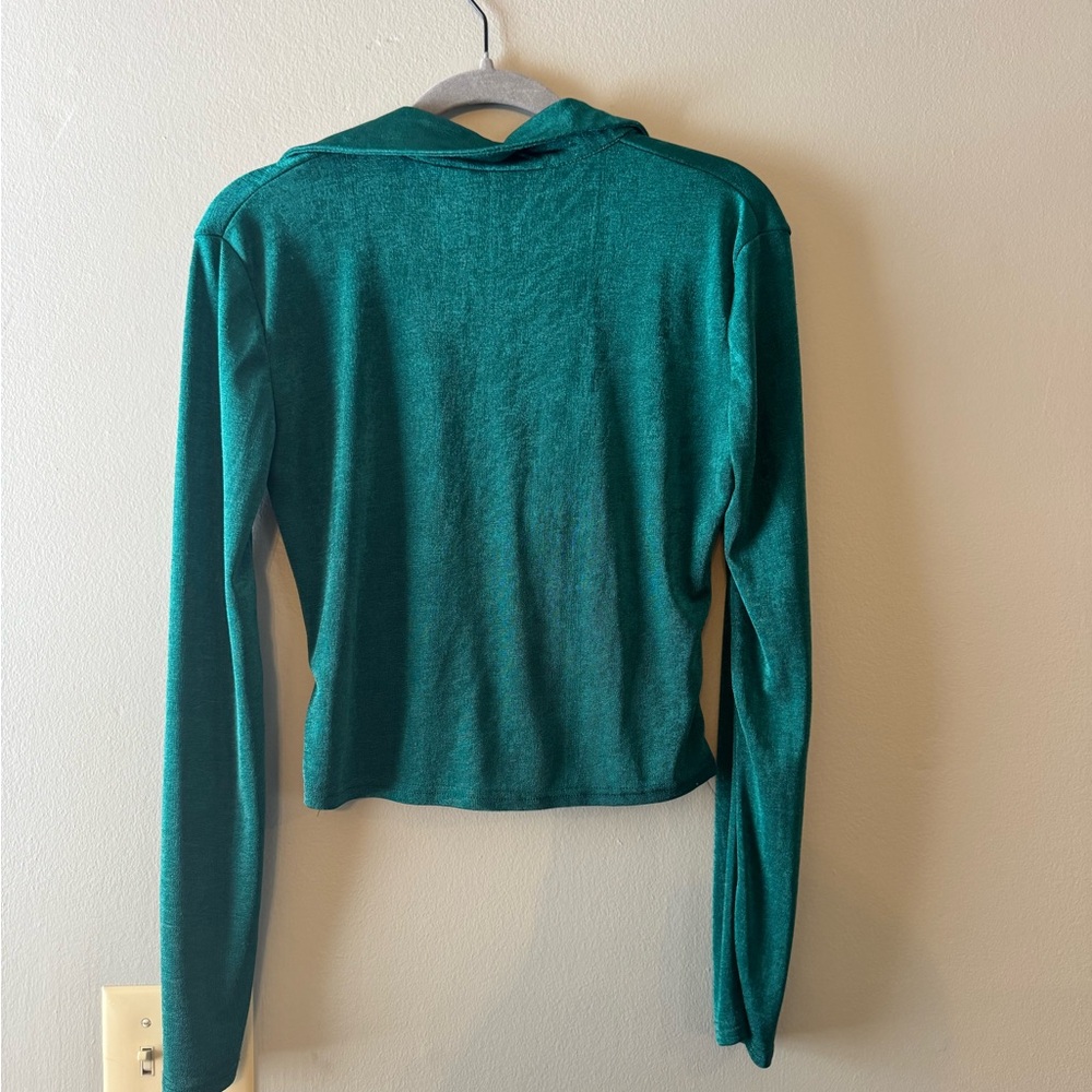 M/L BUTTON DOWN - Picture 3 of 4